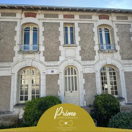 La Villa Camille - vue sur le Thouet BY PRIMO CONCIERGERIE, hotel in Thouars