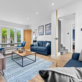 NEW! 4BR by Warwick Castle with Driveway, Near M40