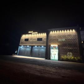 Hotel Sunrise, hotel en Ādkot
