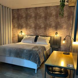 Studio com piscina e garagem Conforto e fácil acesso BR-101-Petfriendly, 2º andar, hotel a Joinville