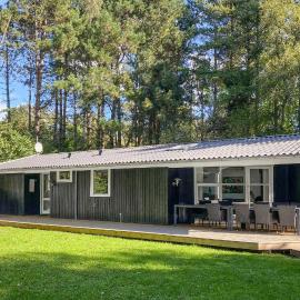 4 Bedroom Cozy Home In Nykøbing Sj, hotel di Lumsås