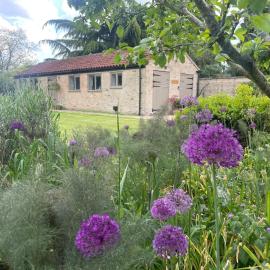 The Old Piggery - tranquil garden guest cottage