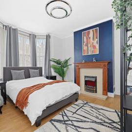 Viesnīca 5-Bed London Croydon Townhouse by Harlingtoin Kroidonā