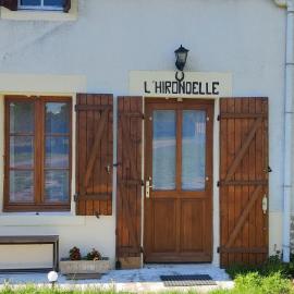 L'hirondelle, hotel em Guipy