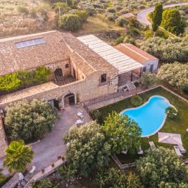 Masseria Fortificata Lo Zafferaneto, hotel em Buccheri