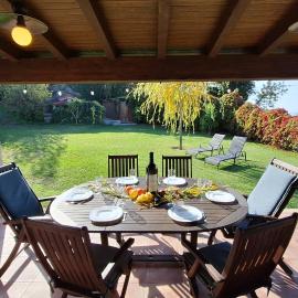 Chalet Rural Toñita 400 m playa piscina barbacoa chimenea, hotell i Bueu