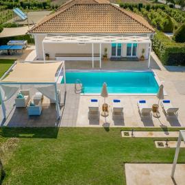 Madini Luxury Villa with free Pool Heating