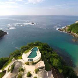 Luxury 2 bedroom condo by the beach, hotel en Tangolunda