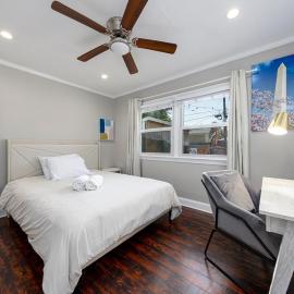 Cozy House, Pool Table and Parking, Mins to DC, hotel in Arlington