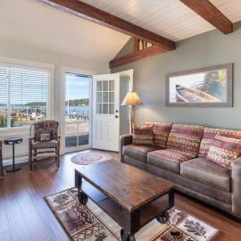Waterfront Retreat, Dock & Pool Access, Winni, hotel a Gilford