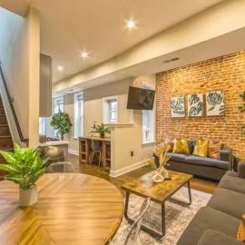 Lovely 2BR w Patio - 10 mins to DT - Sleeps 10