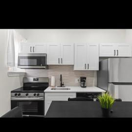 Modern 2 bedroom 1 bath unit 2 Near Airport, Xfinity Arena and Eagles Stadium