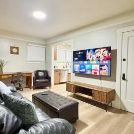 Downtown SJ Spanish Bungalows, 2BR Home, Studios and Private Rooms, Hotel in San José