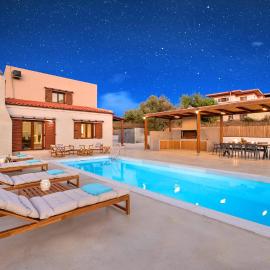 Vegghera Villa Private Pool、Kavrosのホテル