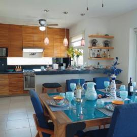 1 Block from Beach, Sleeps 10, Penthouse