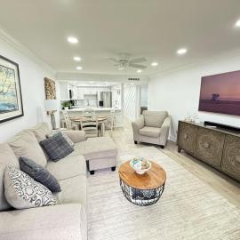2 BR Condo in St Augustine across from Beach, hotell i St. Augustine