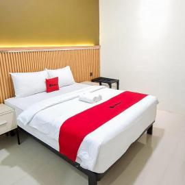 RedDoorz Plus Syariah at Lotus Residence, hotelli kohteessa Kampungdurian
