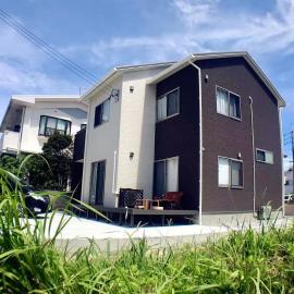 ZZOKIAI藍魚 2 mins walk to the beach! Upscale villa area 15 mins from airport! Parking, dryer, baby cots are all available, hotel i Itoman