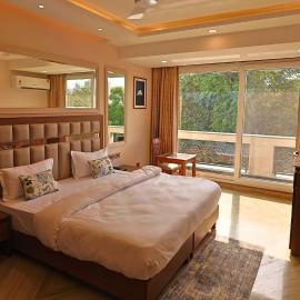 FlxHo Horizon ONE - Luxury Hotel & Residences Golf Course Road, 2 Min from 42-43 Metro Station