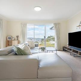 Azure Vista - Sunny Escape overlooking River Derwent – hotel w mieście Sandy Bay