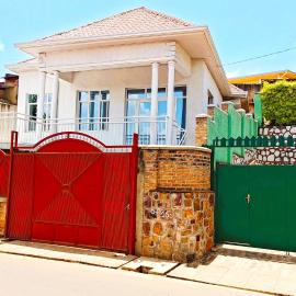 Park View Perch Guest house with Balcony near Downtown