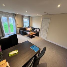 Sleeps8-FamilyFriendly-FreeParking-30MinToHeathrow, מלון ברידינג