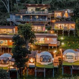 ภูแสงไฟโฮมสเตย์, hotel in Ban Tai