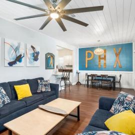 Centra Phoenix House KingBed