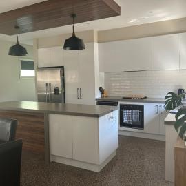 Home in Kangaroo Flat، فندق في Kangaroo Flat