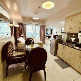 Breeze Staycation by Charmed, hotel a Sampong