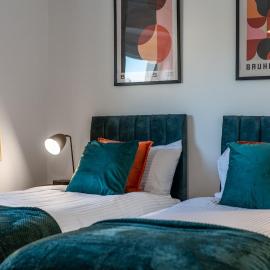 Modern Comfort 2BR Flat for 5 Central & Quite, hotel in Hatfield