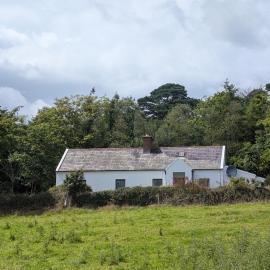 Charming 2 bedroom Cottage near Skibbereen with stove and views