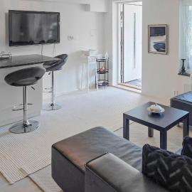 2 Bedroom Amazing Home In Skärholmen, hotel in Stockholm