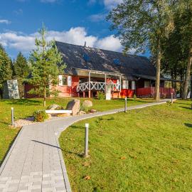 Namas su vaizdu į ežerą "Nendrė", hotelli kohteessa Tytuvėnai