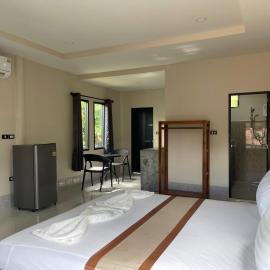 Baan klang suan at kantiang bay