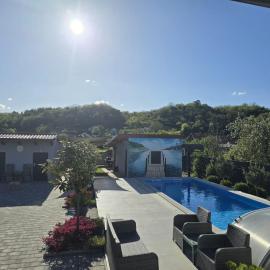 Apartment Sunrise, hotel in Batina