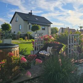 VIP VILLAGE Las Woda Rower - Podgrzewany Basen, Balia, Sauna, hotel en Miedzierza