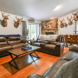 Pet Friendly Cabin w/ Hot Tub: 5 mi to River