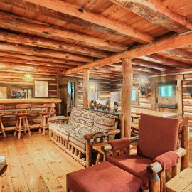 15 off Summer SpecialLog Home WiFi Pavilion, hotel v destinácii Clarion
