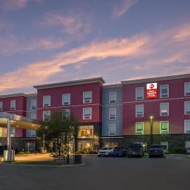 Best Western Plus Airport Inn & Suites, hotel em Saskatoon