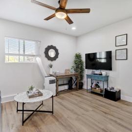 Country Charmer Single Story Cottage Pet Friendly, hotel in Loomis