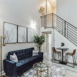 Large Bi-Level 2BR Loft in Old City that Sleeps 8