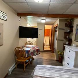 Coffee studio, walking distance to downtown, hotel in Fairbanks