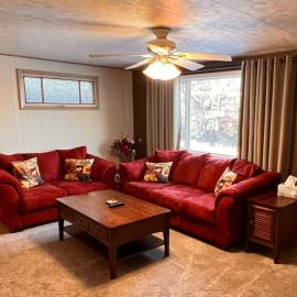 Wild Alaskan 3 Bd Upper Apt Close to downtown
