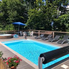 Gîtes du Grand Replomb, Les Artistes, Piscine et Jacuzzi, hotell sihtkohas Sainte-Agnès