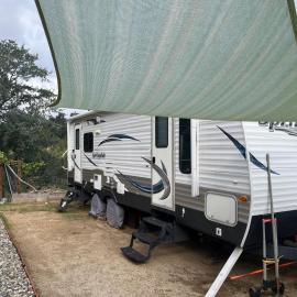 Comfortable Guest RV With EV charger Semi Rural Area，Bodfish的飯店