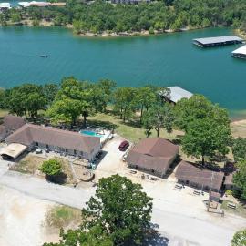 Artilla Cove Resort、ブランソンのホテル