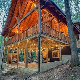 Cheerful Cabin Nestled in Serene Wooded Ravine – hotel w mieście Logan
