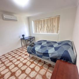 Spacious Queen Room with Air Conditioning - L1