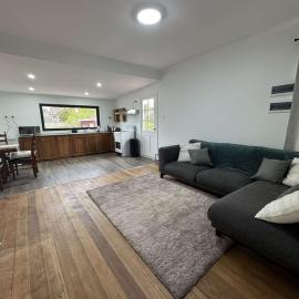 Swansea Coastal Retreat Near Sea & IGA, hotel em Swansea